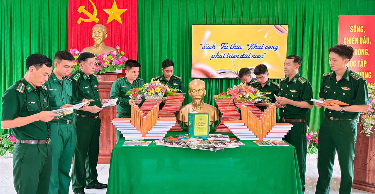 Sôi nổi Ngày Sách và Văn hóa đọc trong BĐBP tỉnh An Giang