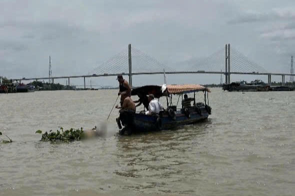 Tìm thấy thi thể hai người rơi xuống sông mất tích tại Cảng du thuyền ở Đồng Tháp