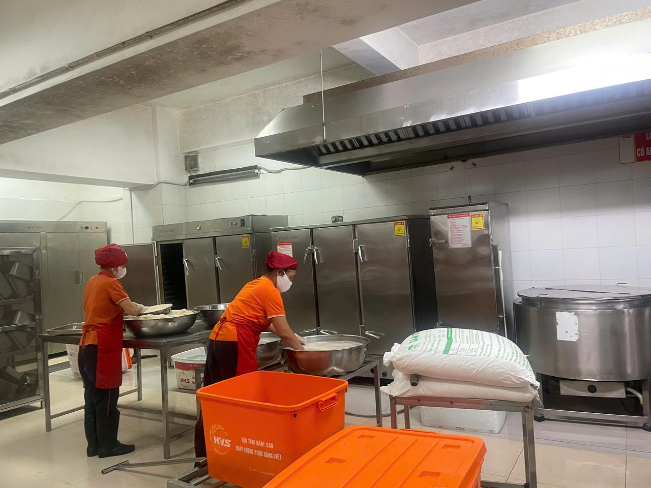 Siết chặt an toàn thực phẩm học đường: Đột xuất kiểm tra bếp ăn Trường THCS Nghĩa Tân từ rạng sáng 