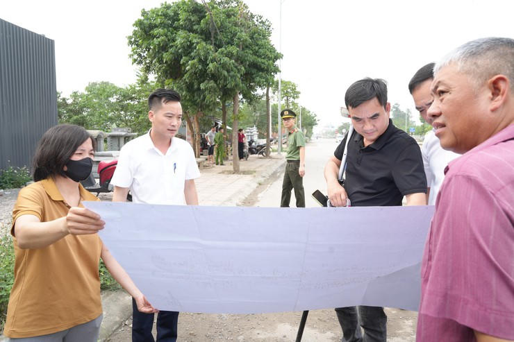 Nhiều hộ dân xã Thanh Oai (Hà Nội) tự nguyện bàn giao mặt bằng nâng cấp Quốc lộ 21B