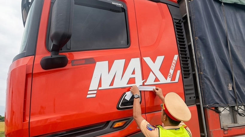 Tài xế và chủ xe tải vi phạm trên cao tốc Phan Thiết – Vĩnh Hảo bị xử phạt 120 triệu đồng