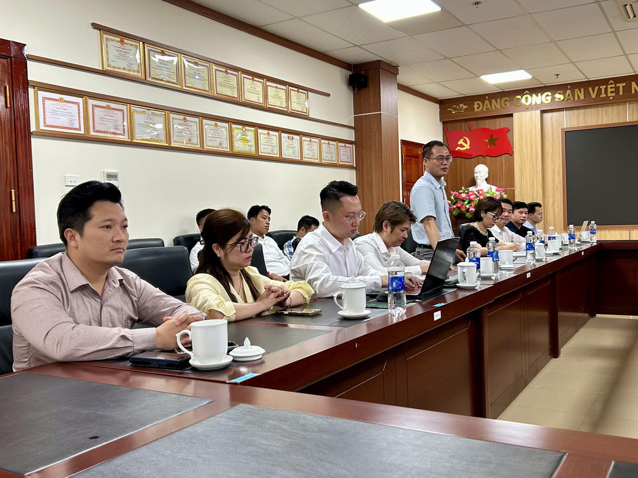 Đoàn công tác Báo Pháp luật Việt Nam.