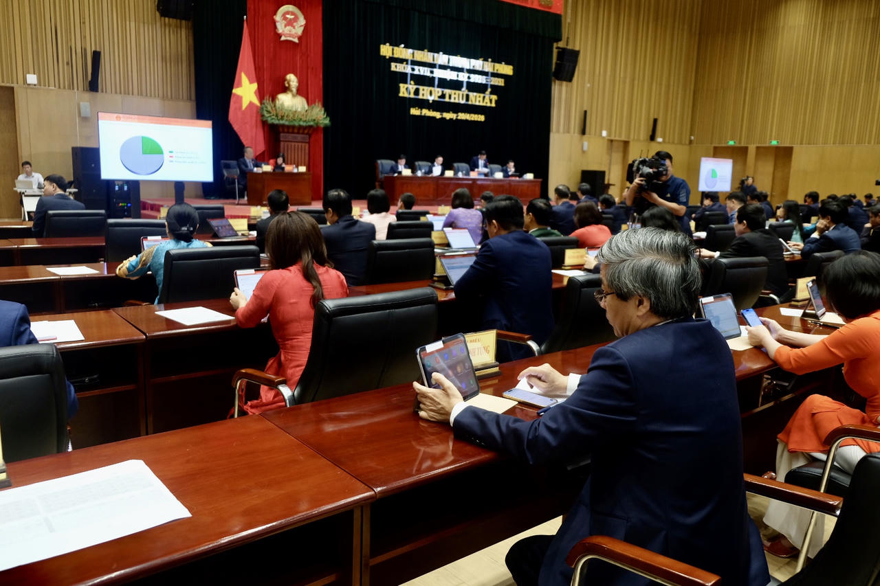 Quang cảnh kỳ họp.