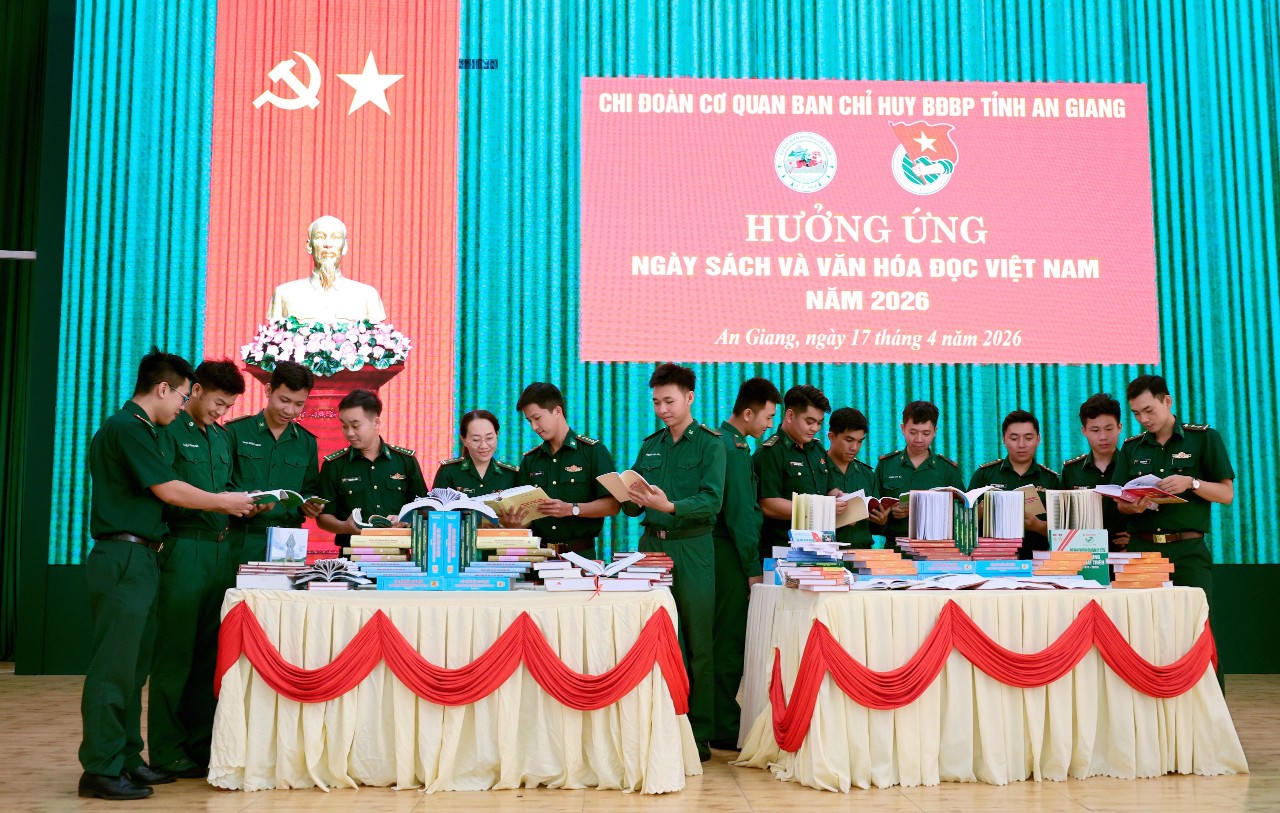 Sôi nổi Ngày Sách và Văn hóa đọc trong BĐBP tỉnh An Giang