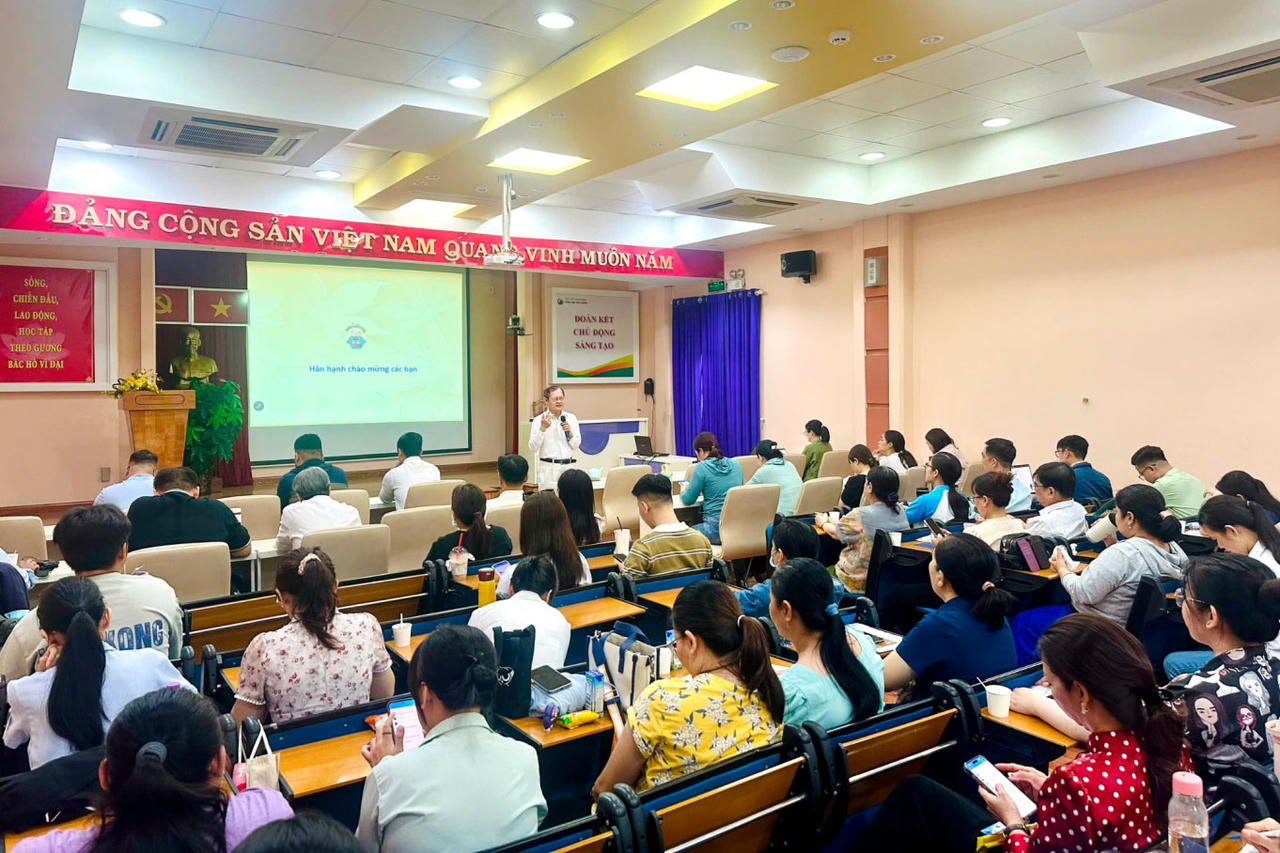 Tập huấn xây dựng cơ sở khám, chữa bệnh không khói thuốc cho gần 300 cán bộ y tế TP HCM