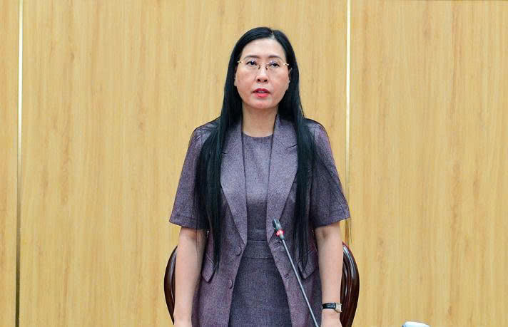 Bà Bùi Thị Quỳnh Vân, Ủy viên Trung ương Đảng, Phó Trưởng Ban Tổ chức Trung ương, Phó Trưởng đoàn kiểm tra, giám sát số 18 của Bộ Chính trị, Ban Bí thư phát biểu kết luận buổi làm việc.