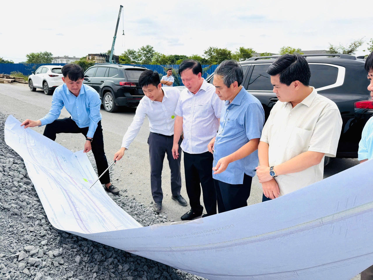 Chủ tịch UBND tỉnh Đồng Nai Nguyễn Văn Út kiểm tra hiện trường các dự án giao thông trọng điểm.