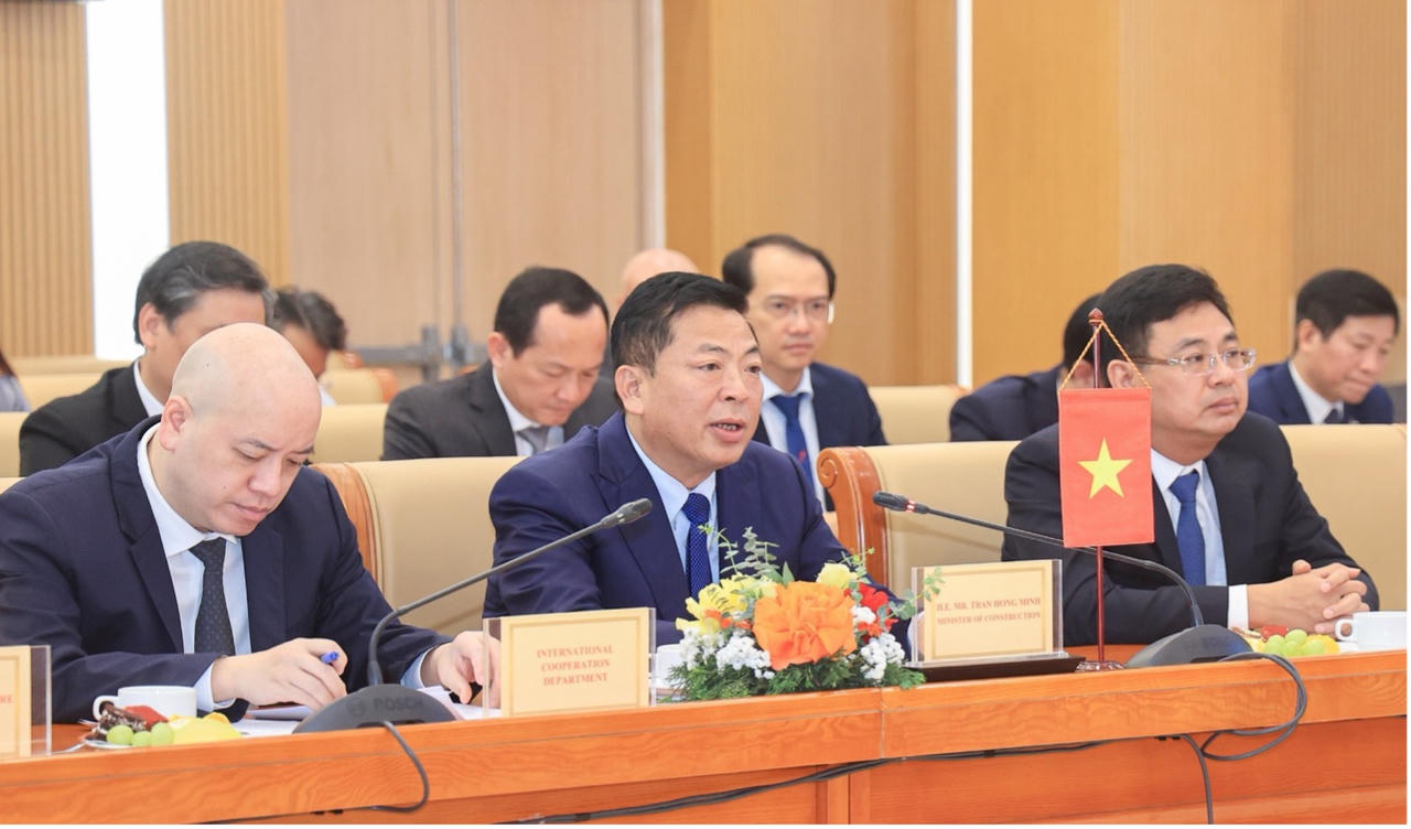 Bộ trưởng Bộ Xây dựng Trần Hồng Minh và đoàn đại biểu thuộc Bộ Xây dựng.