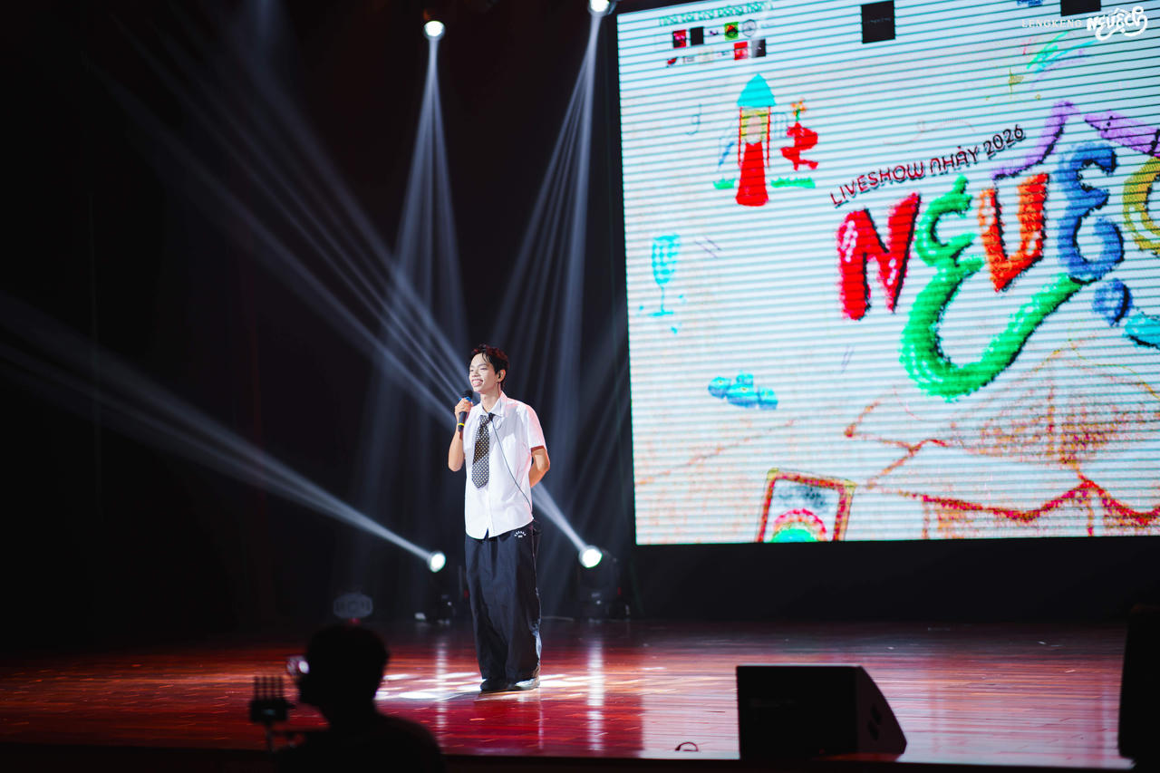 Huỳnh Minh Hiếu - Trưởng Ban tổ chức chia sẻ cảm xúc trên sân khấu Liveshow Nhảy 2026: Nguệch. (Ảnh: BTC)