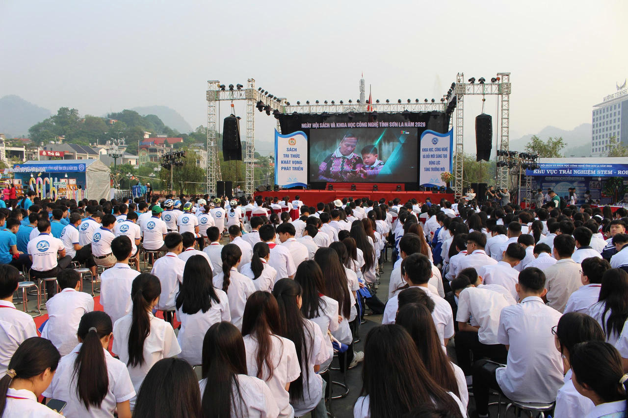 Ngày hội có sự tham gia của các xã, phường, doanh nghiệp viễn thông cùng nhiều trường học và cơ sở đào tạo trên địa bàn. Không gian sự kiện được thiết kế đa dạng, kết hợp giữa văn hóa đọc và trải nghiệm công nghệ.