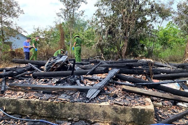 Hỏa hoạn rạng sáng thiêu rụi nhà gỗ của cụ bà 79 tuổi