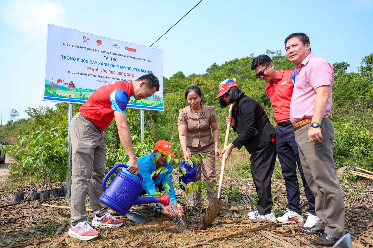 Dai-ichi Life Việt Nam trồng 6.000 cây xanh tại Thảo nguyên Bùi Hui