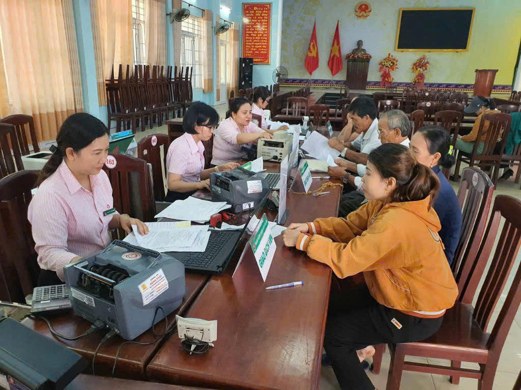 Mạng lưới điểm giao dịch của NHCSXH Hoài Nhơn thực hiện cho vay vốn ưu đãi đa dạng, nhanh chóng tạo thuận lợi giúp nhân dân phát triển sản xuất, kinh doanh.