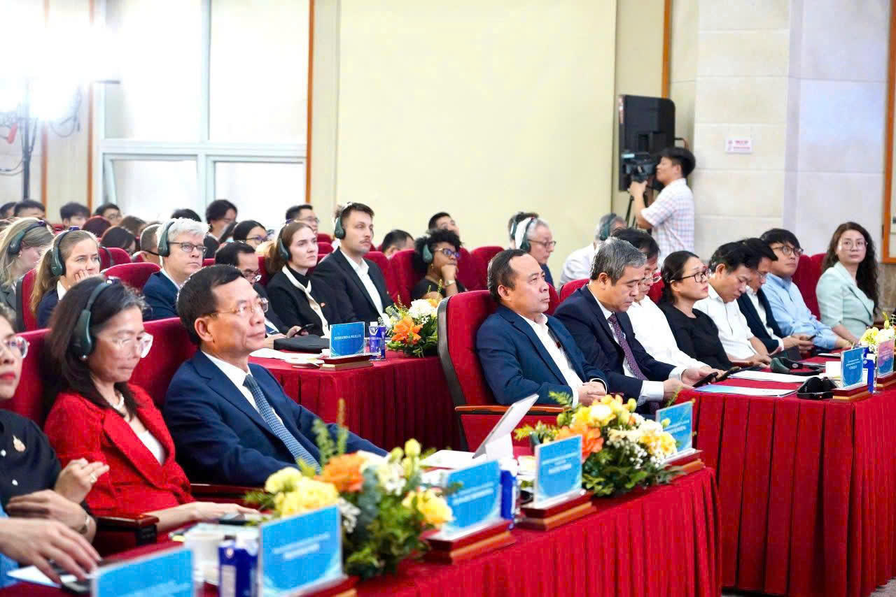 Bộ trưởng Bộ KH&CN Vũ Hải Quân, Nguyên Bộ trưởng Bộ KH&CN Nguyễn Mạnh Hùng tham dự buổi Lễ.