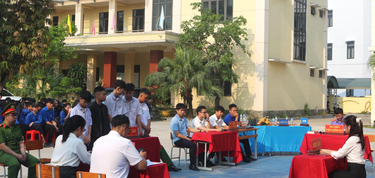 Đưa pháp luật vào học đường bằng “phiên tòa giả định”