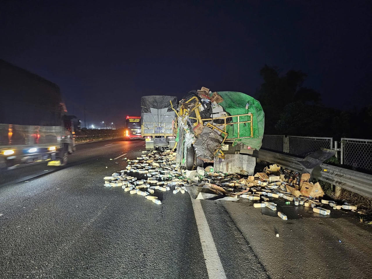 Mối nguy từ việc dừng, đỗ xe không bảo đảm an toàn trên cao tốc