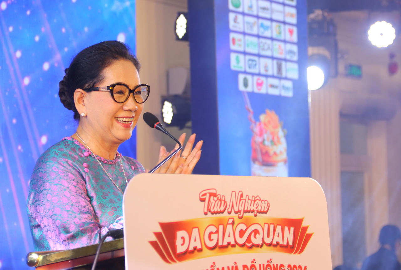 Bà Tạ Thị Thu - Chủ tịch HĐQT Công ty TNHH SX TM DV Vũ Phúc phát biểu khai mạc.