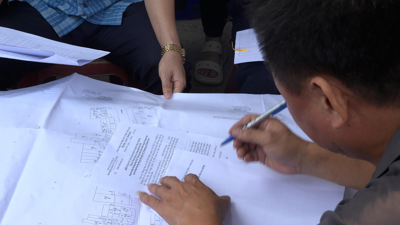 Người dân ký biên bản tự nguyện bàn giao mặt bằng dự án nâng cấp, mở rộng Quốc lộ 21B.