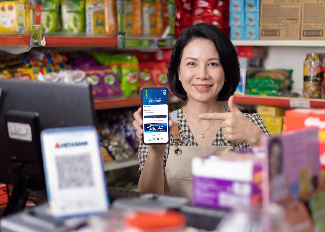 Khách hàng sử dụng nền tảng số ezSHOP trong kinh doanh