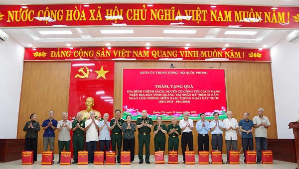 Quân ủy Trung ương, Bộ Quốc phòng tổ chức các hoạt động tri ân, tặng quà tại Quảng Trị