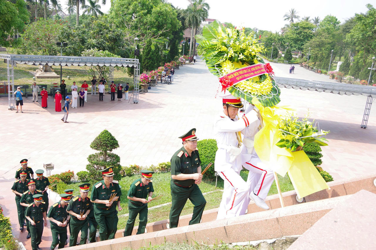 Quân ủy Trung ương, Bộ Quốc phòng tổ chức các hoạt động tri ân, tặng quà tại Quảng Trị