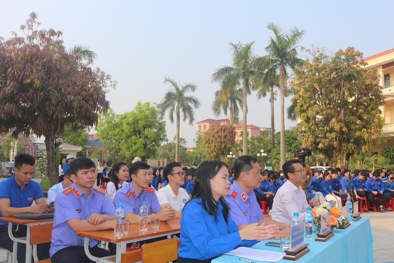 Đưa pháp luật vào học đường bằng “phiên tòa giả định”