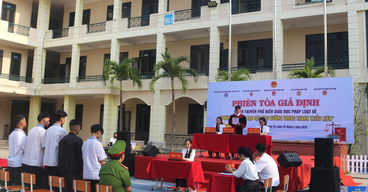 Đưa pháp luật vào học đường bằng “phiên tòa giả định”