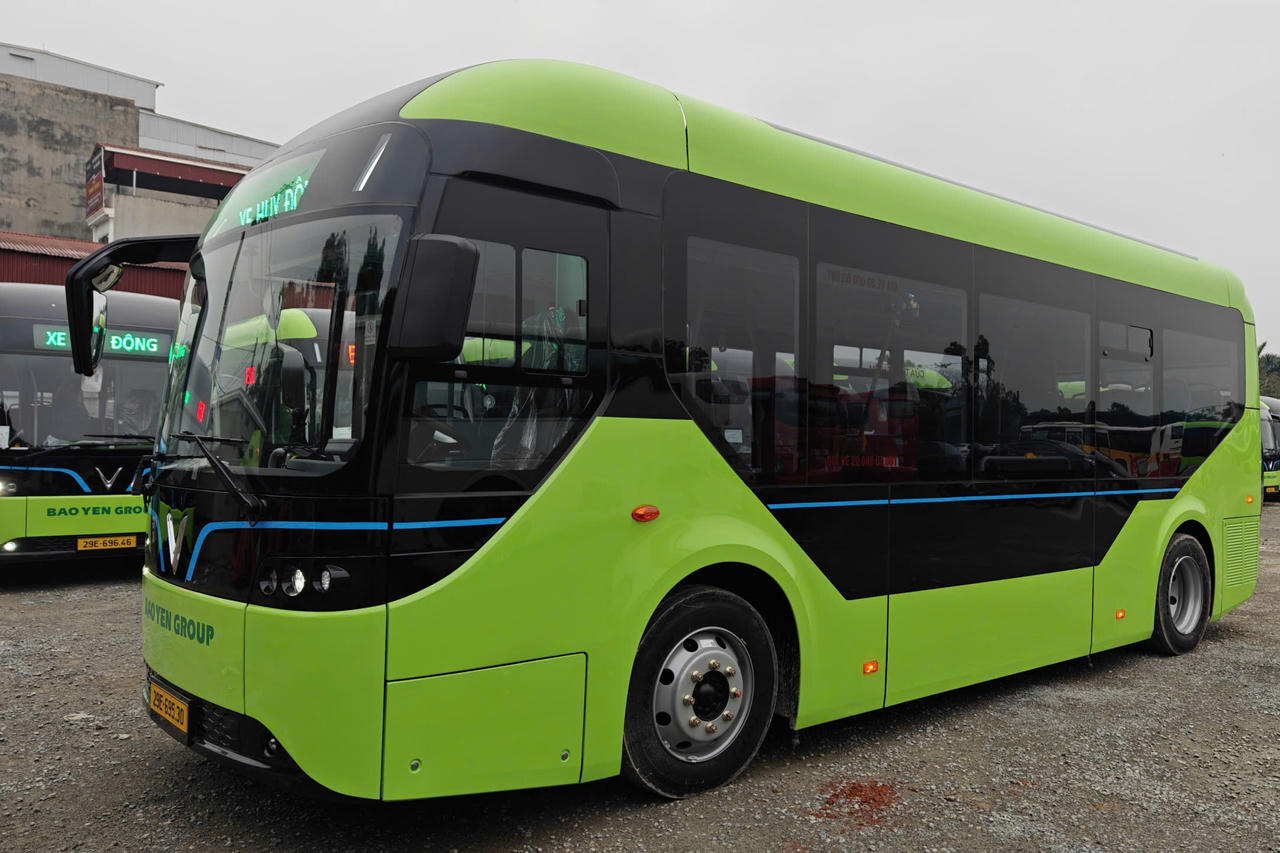 Từ mai - 23/4, Hà Nội đưa thêm 11 xe buýt điện vào hoạt động