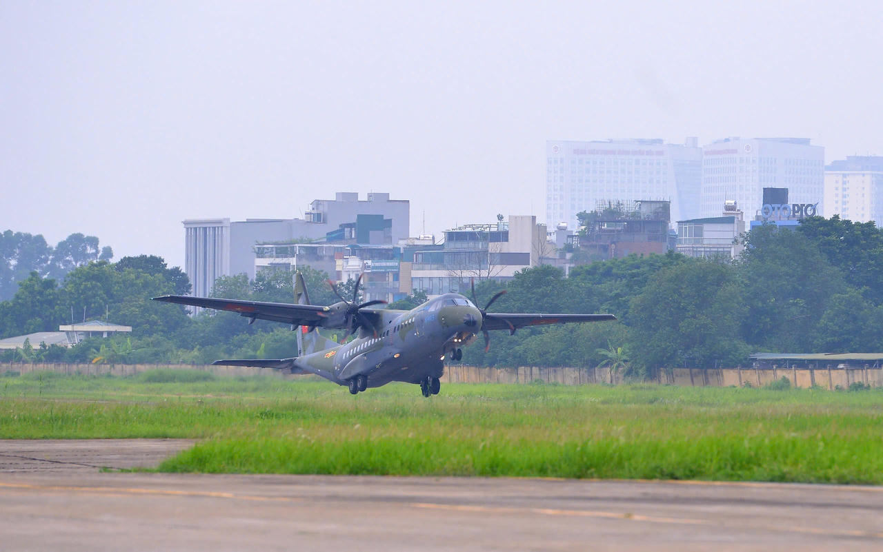 Lữ đoàn 918 tổ chức ban bay thả đơn lái chính trên máy bay C-295