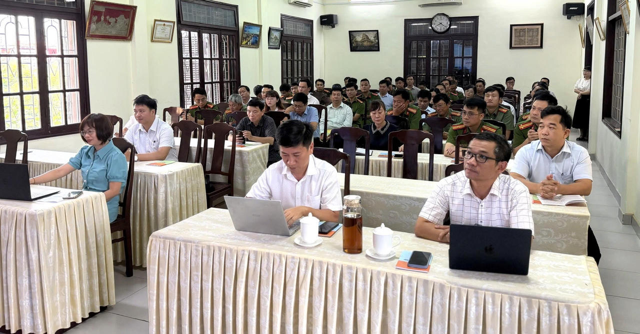 Các đại biểu tham dự hội nghị.