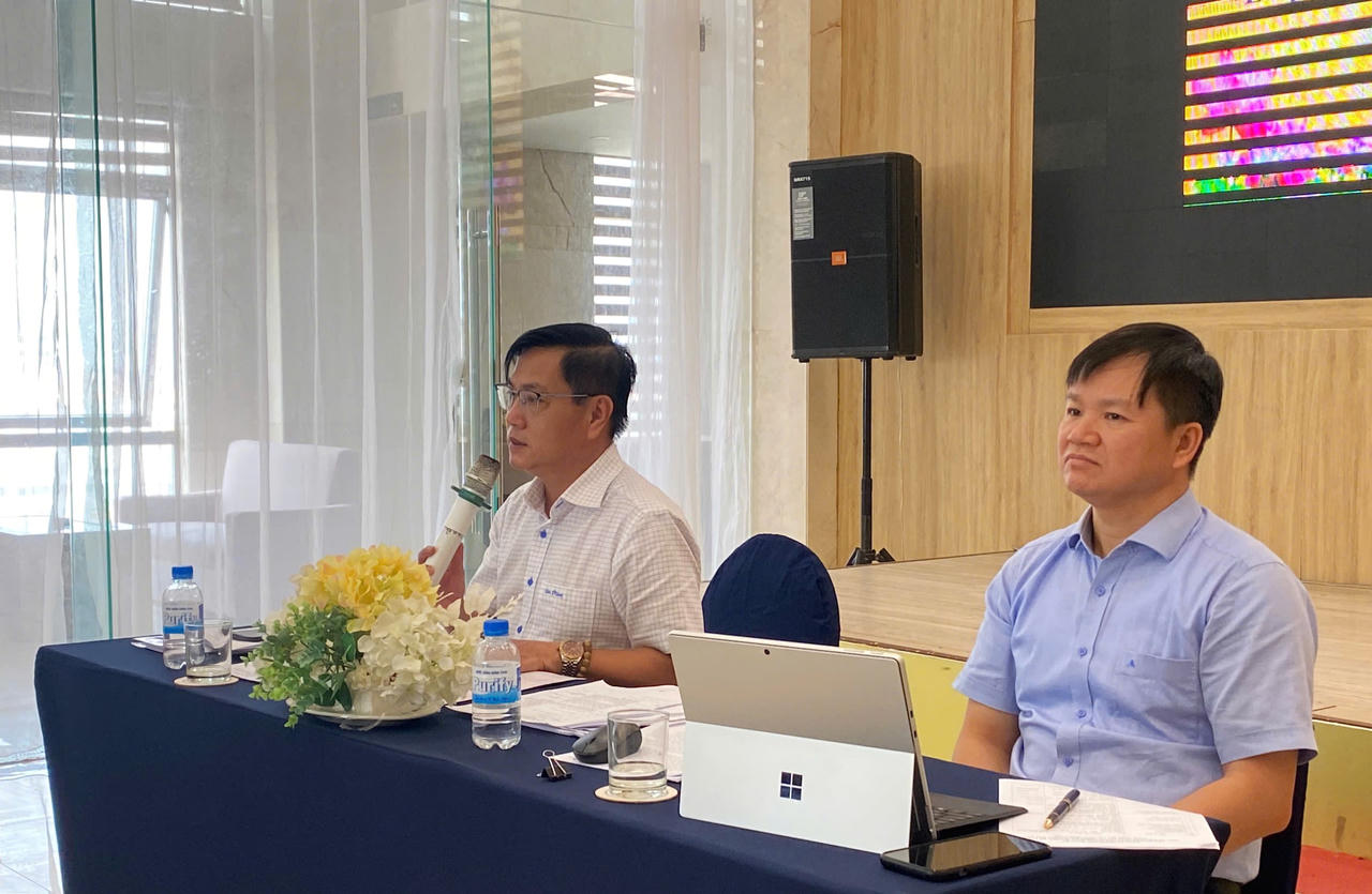 Ông Nguyễn Ngọc Vũ, Phó Cục trưởng Cục Đăng ký giao dịch bảo đảm và Bồi thường nhà nước cùng ông Trần Hữu Dân, Phó Giám đốc Sở Tư pháp tỉnh Quảng Trị đồng chủ trì tọa đàm.