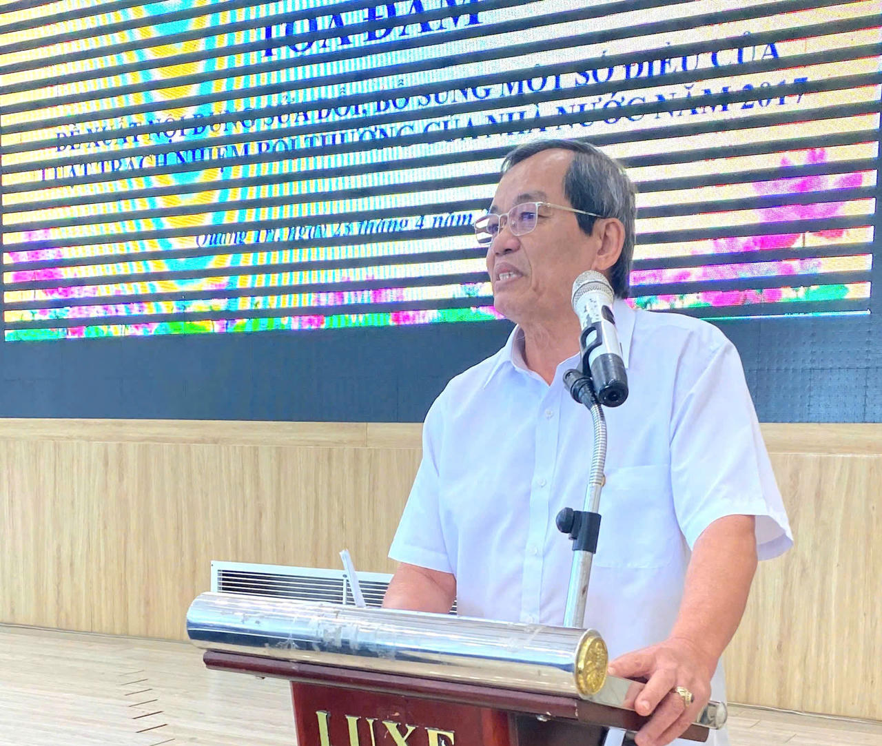 Phó Chủ nhiệm Đoàn Luật sư tỉnh Quảng Trị Lê Anh Dũng phát biểu tại buổi tọa đàm.