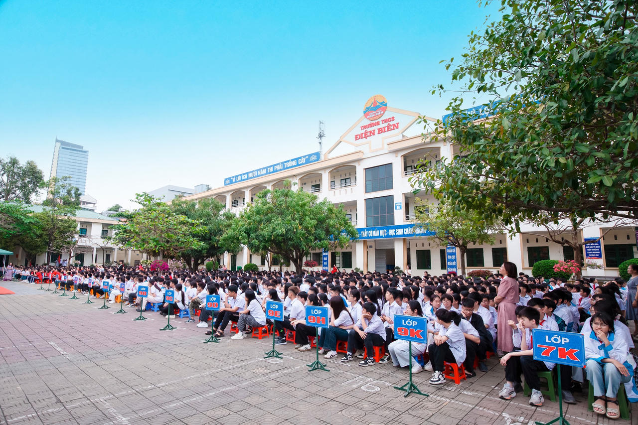 Một buổi sinh hoạt ngoại khóa tại Trường THCS Điện Biên (phường Hạc Thành).