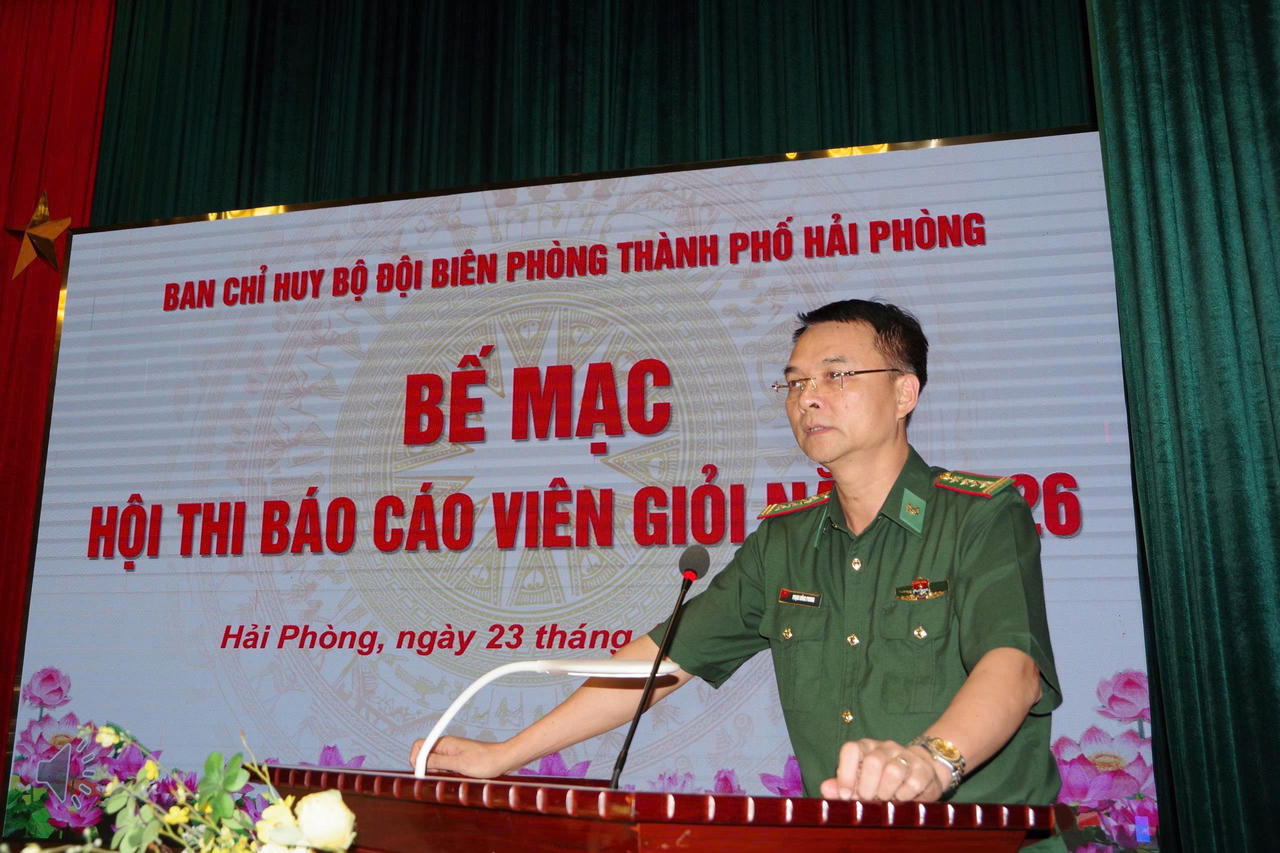 Đại tá Phạm Hồng Phong, Chính ủy Bộ đội Biên phòng TP Hải Phòng phát biểu tại buổi bế mạc Hội thi.