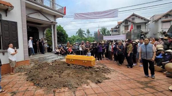 Người phải thi hành án chống đối  bằng cách mua quan tài đào hố ở sân nhà, mua xăng, căng băng rôn… gây tâm lý hoang mang trong dư luận, ảnh hưởng xấu đến tình hình an ninh trật tự của địa phương.