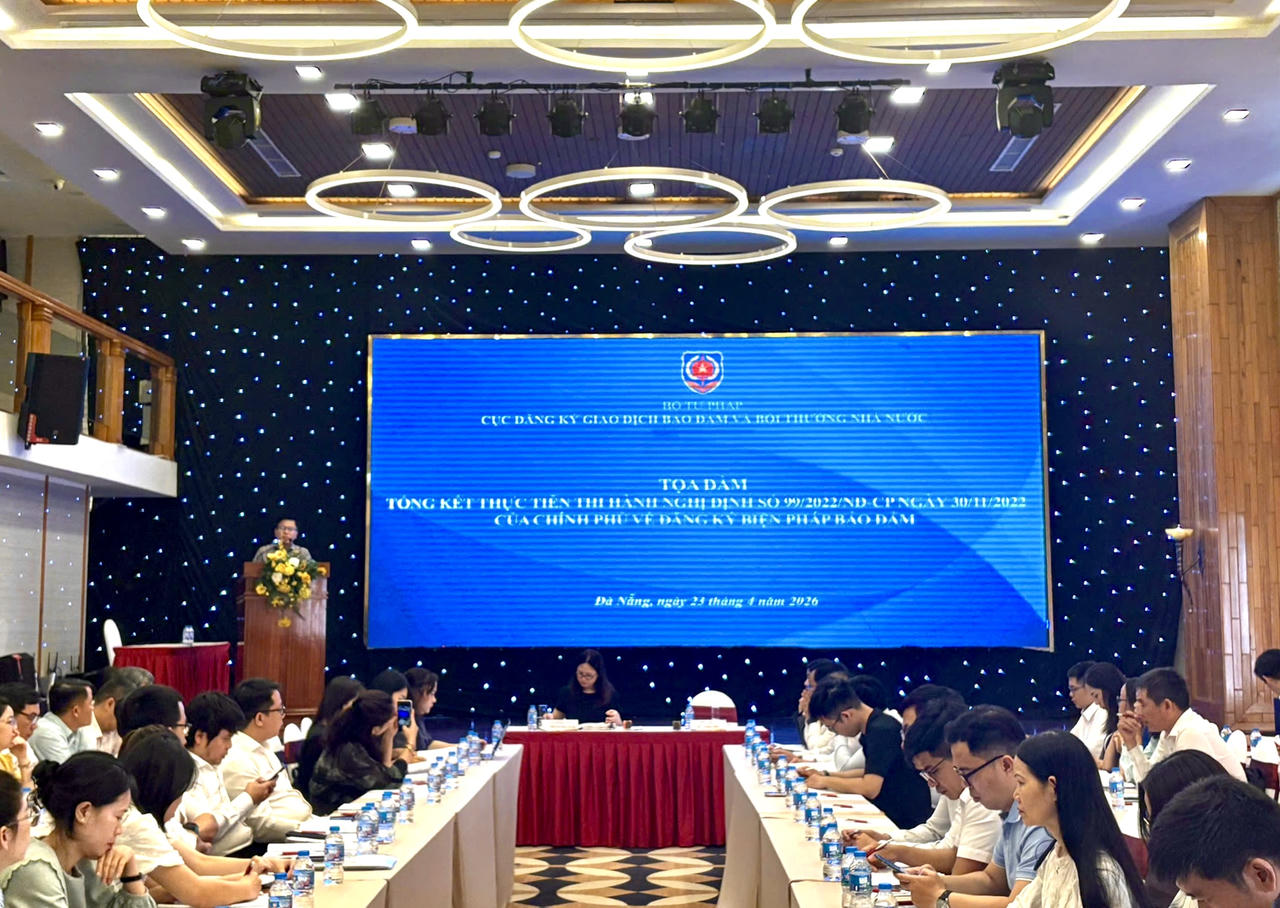 Ông Bùi Xuân Hiếu, Phó Giám đốc Sở Tư pháp thành phố Đà Nẵng phát biểu tại toạ đàm.