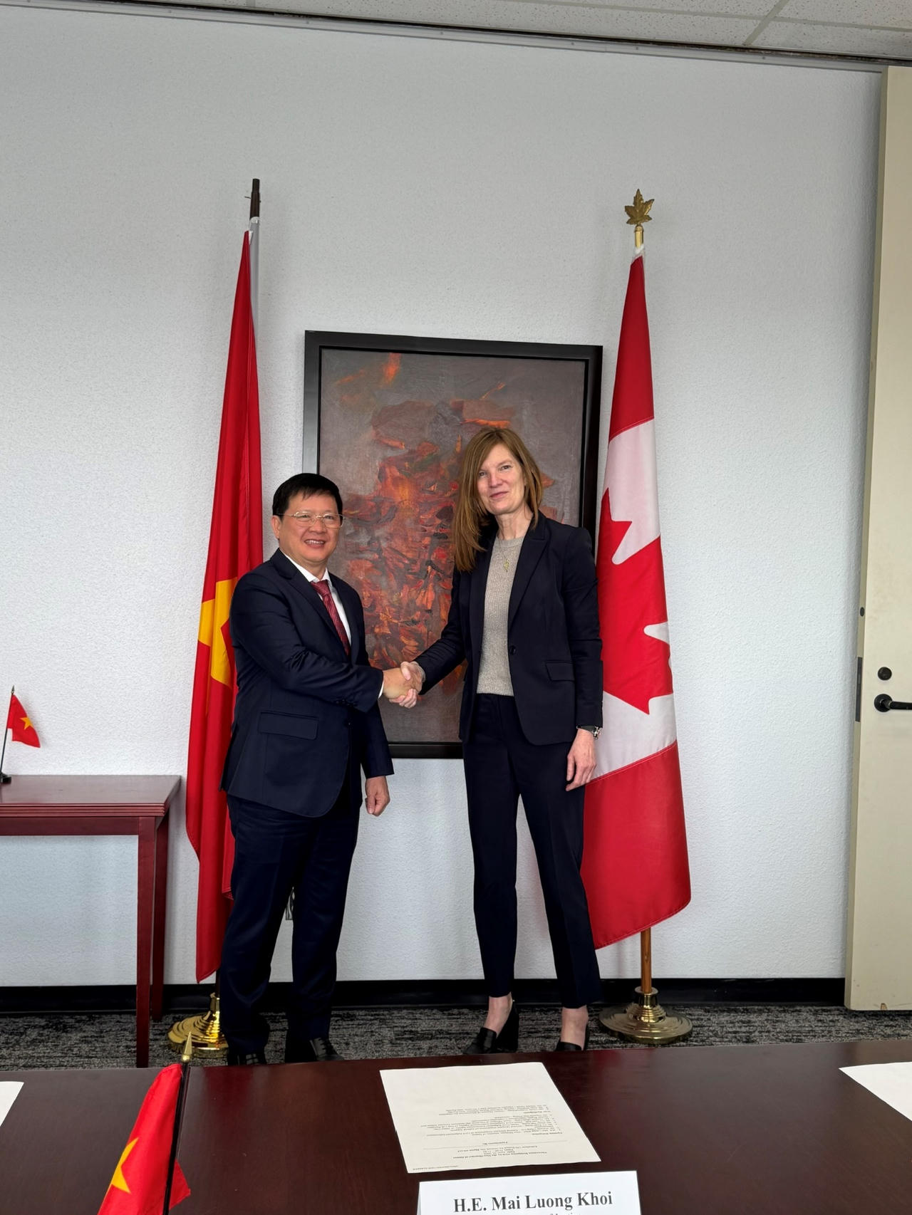 Làm việc với Bộ Các vấn đề toàn cầu Canada