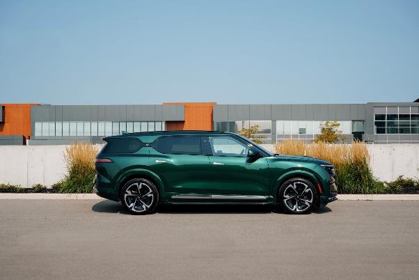 Chủ xe từng đi Lexus, Mercedes chọn VinFast VF 9: Lái nhàn hơn, cảm giác an toàn rõ rệt hơn