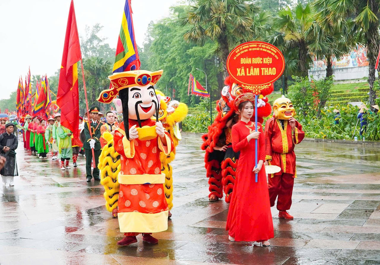 Đoàn rước kiệu của xã Lâm Thao.&nbsp;Ảnh: Ngọc Phúc 