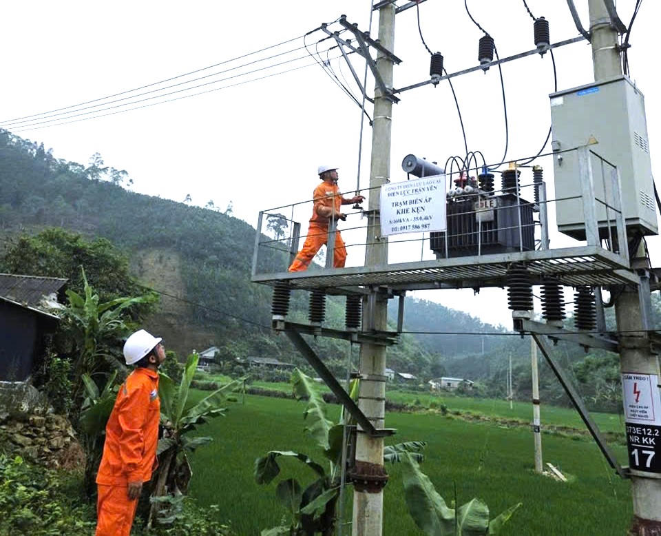 Đóng điện TBA Khe Kẹn.