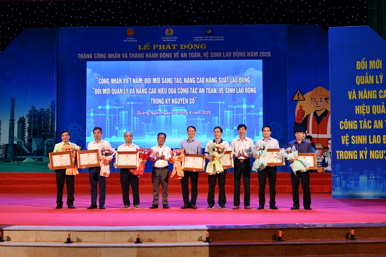 BSR và 6 doanh nghiệp khác của tỉnh Quảng Ngãi được trao bằng khen vì có thành tích xuất sắc trong công tác ATVSLĐ năm 2025.&nbsp;
