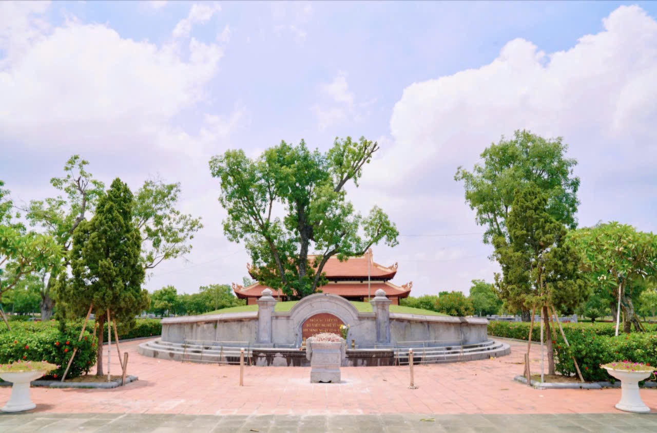 Đài tưởng niệm liệt sĩ 30/31 - Phong trào Xô Viết Nghệ Tĩnh tại xã Hưng Nguyên, tỉnh Nghệ An