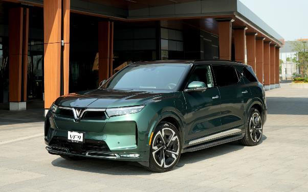 Chủ xe từng đi Lexus, Mercedes chọn VinFast VF 9: Lái nhàn hơn, cảm giác an toàn rõ rệt hơn