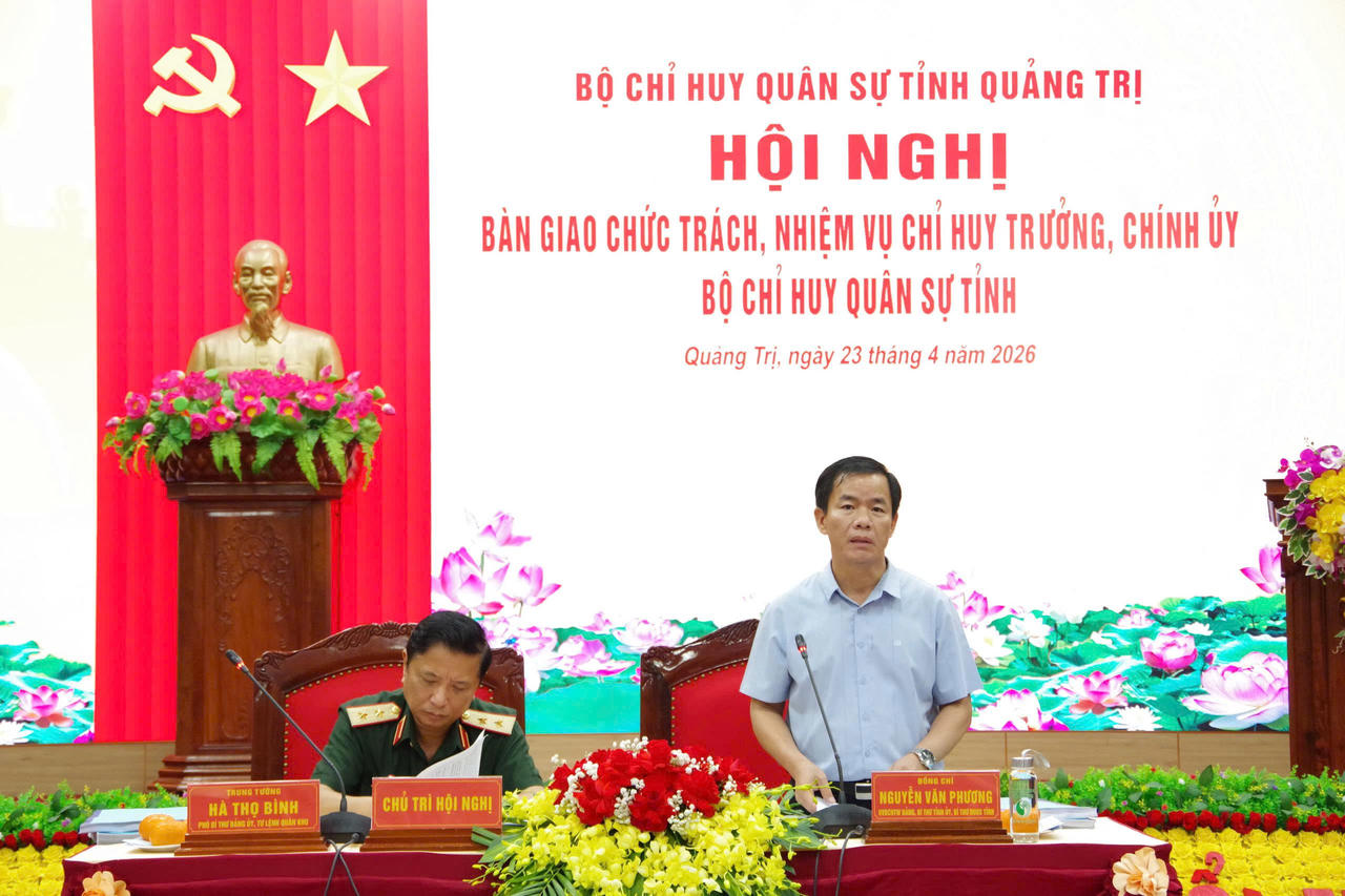 Ông Nguyễn Văn Phương, Bí thư Tỉnh ủy, Bí thư Đảng ủy Quân sự tỉnh phát biểu tại hội nghị.