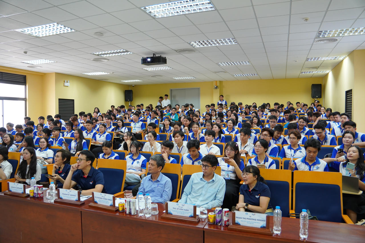 Hội thảo “Học sinh, sinh viên chung tay vì nguồn nước bền vững” đã diễn ra sôi nổi tại Cần Thơ.