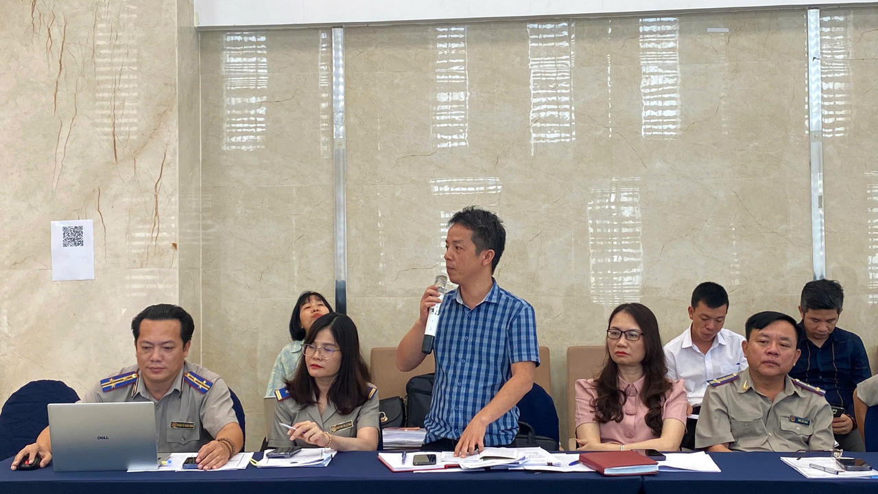 Đại biểu trình bày tham luận tại buổi tọa đàm.