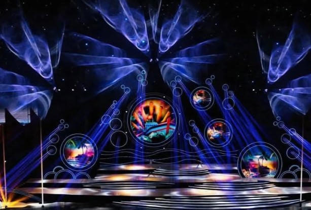 Sân khấu khai mạc Festival Cửa Lò thiết kế theo không gian đa chiều, tăng trải nghiệm thị giác và kết nối cho khán giả ở nhiều góc nhìn.