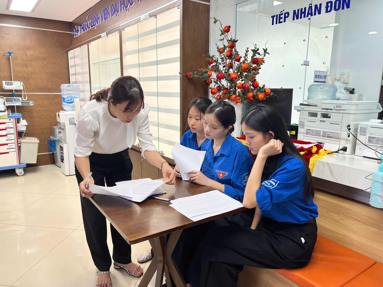 Phường Cầu Giấy tổ chức khám sức khỏe miễn phí, trao quà cho người khuyết tật