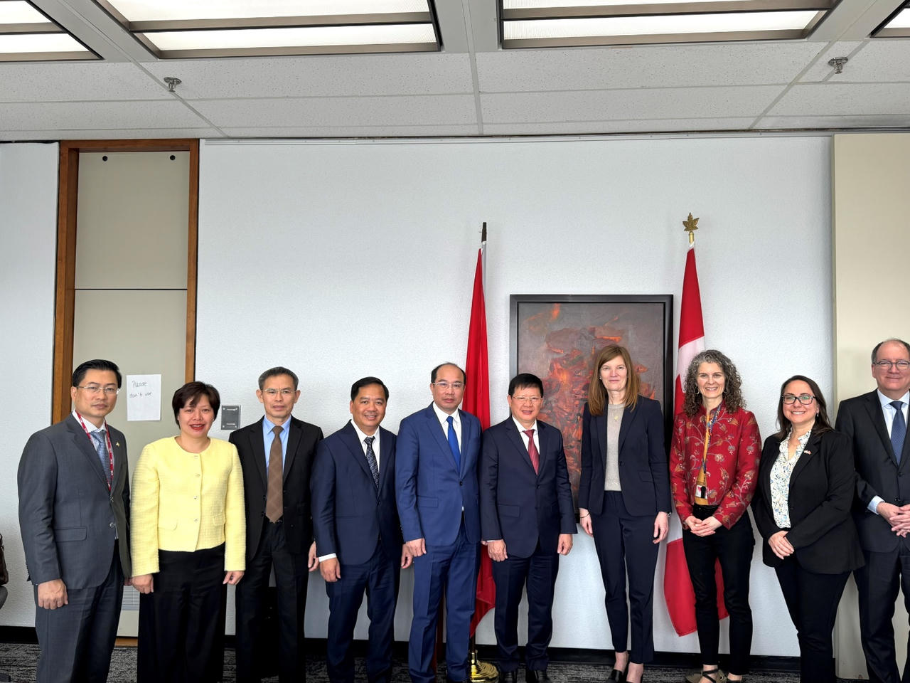 Làm việc với Bộ Các vấn đề toàn cầu Canada