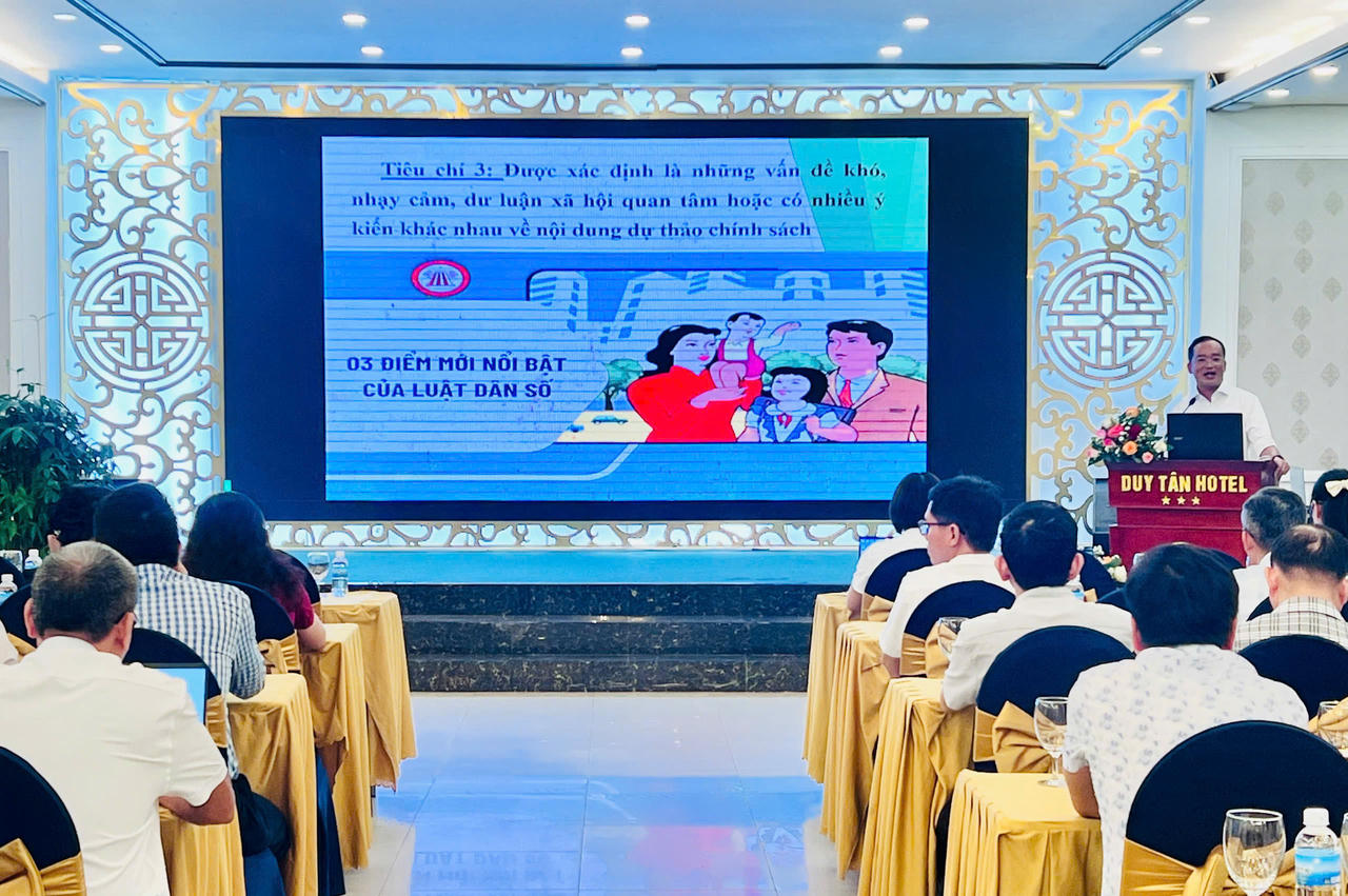 Báo cáo viên trình bày Chuyên đề tại hội nghị&nbsp;